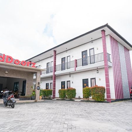 RedDoorz @ Wisma Pangrango Palangka Raya Zewnętrze zdjęcie