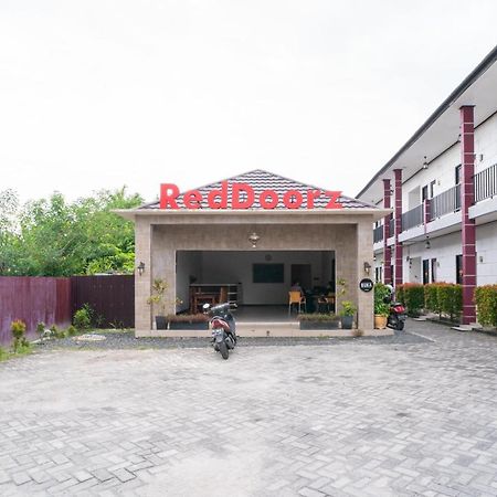 RedDoorz @ Wisma Pangrango Palangka Raya Zewnętrze zdjęcie