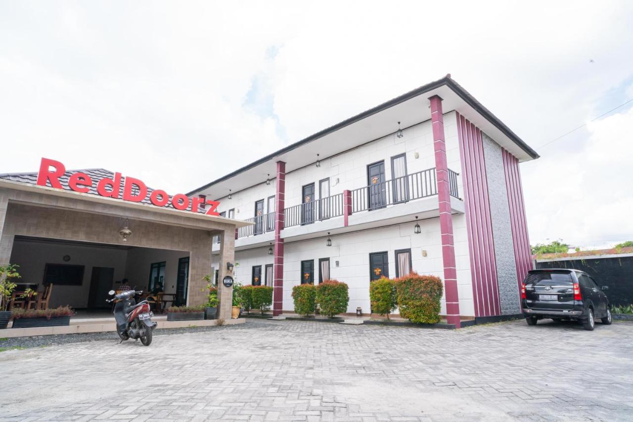 RedDoorz @ Wisma Pangrango Palangka Raya Zewnętrze zdjęcie