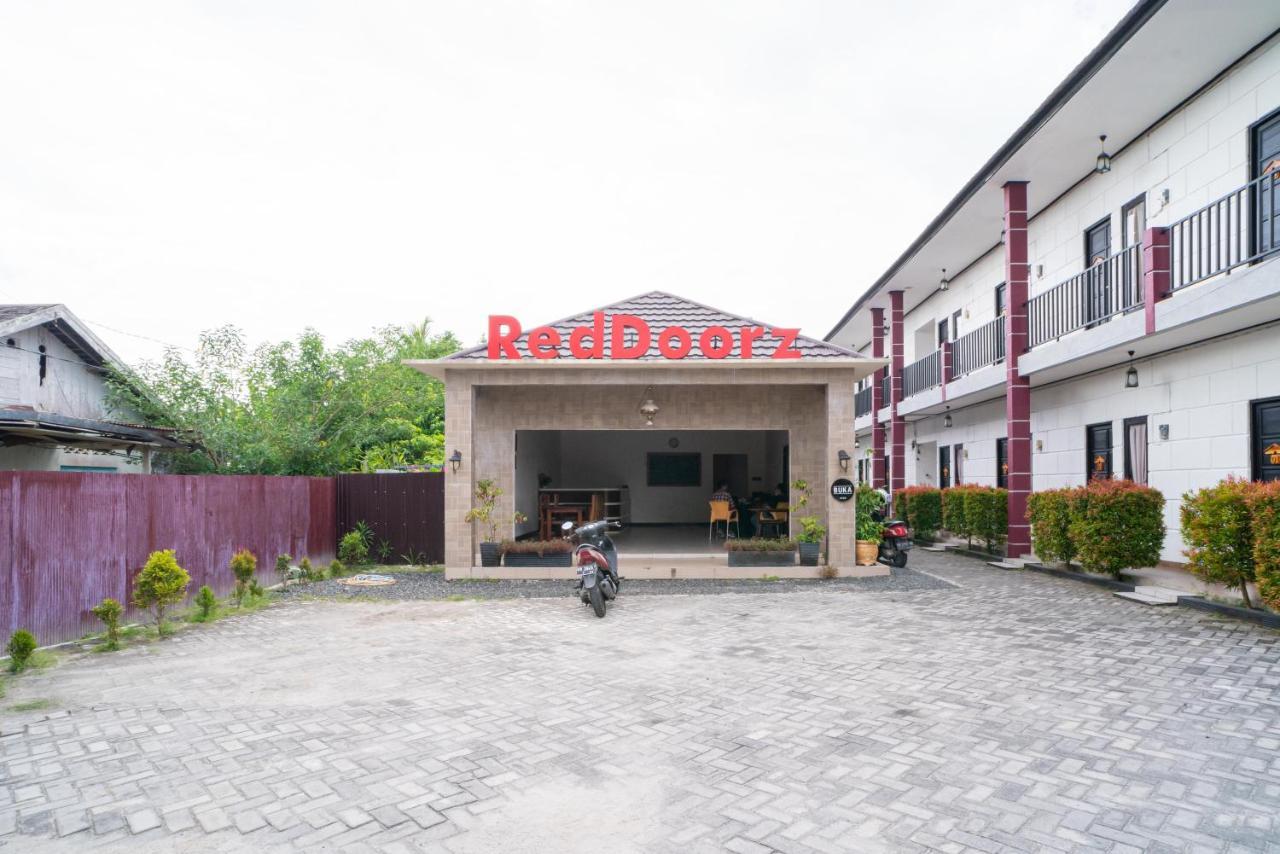 RedDoorz @ Wisma Pangrango Palangka Raya Zewnętrze zdjęcie